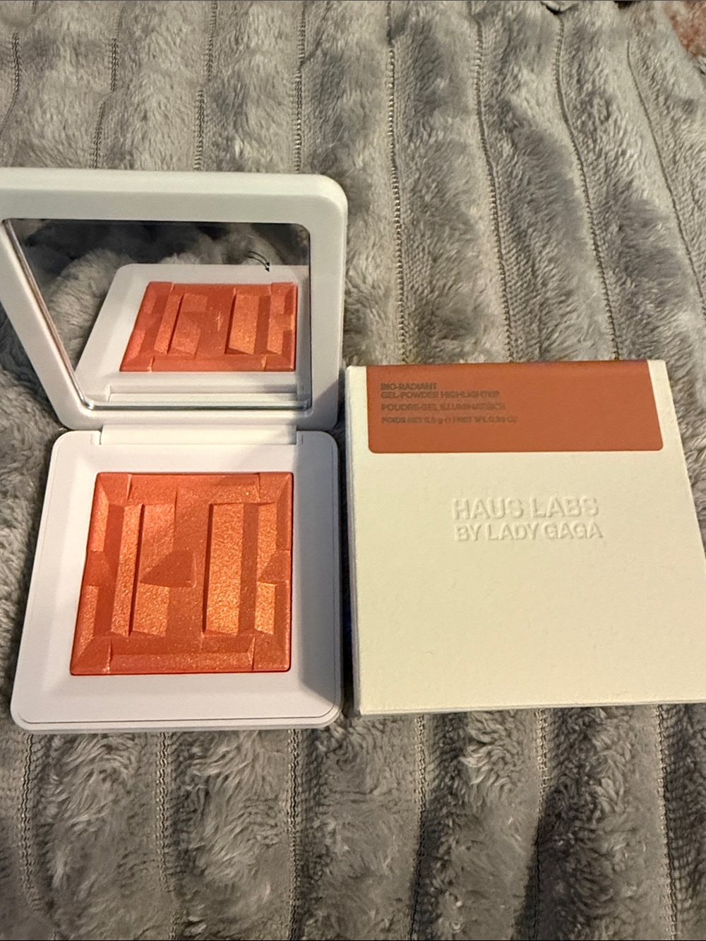 Haus Labs Coral Shimmer Highlighter Compact - Orange